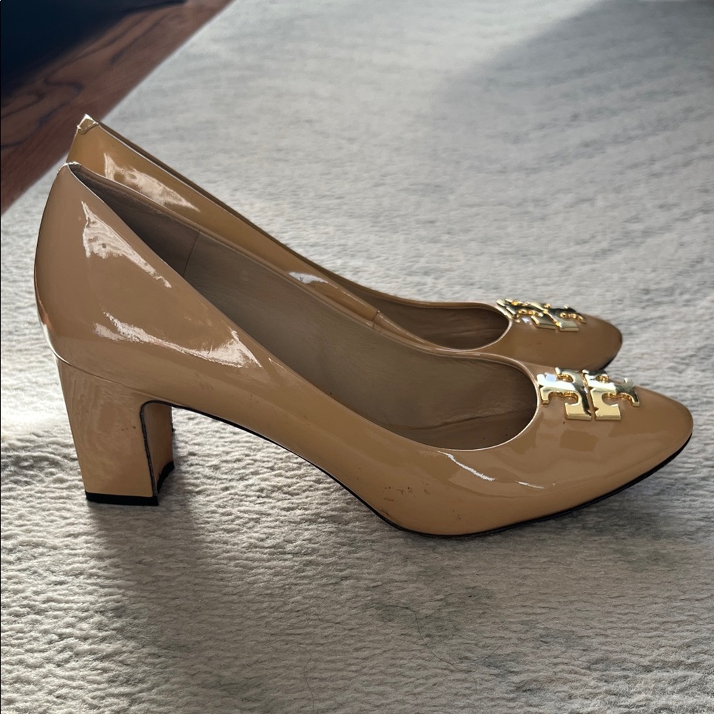 Tory Burch Beige Patent Leather Heels - Picture 3 of 4